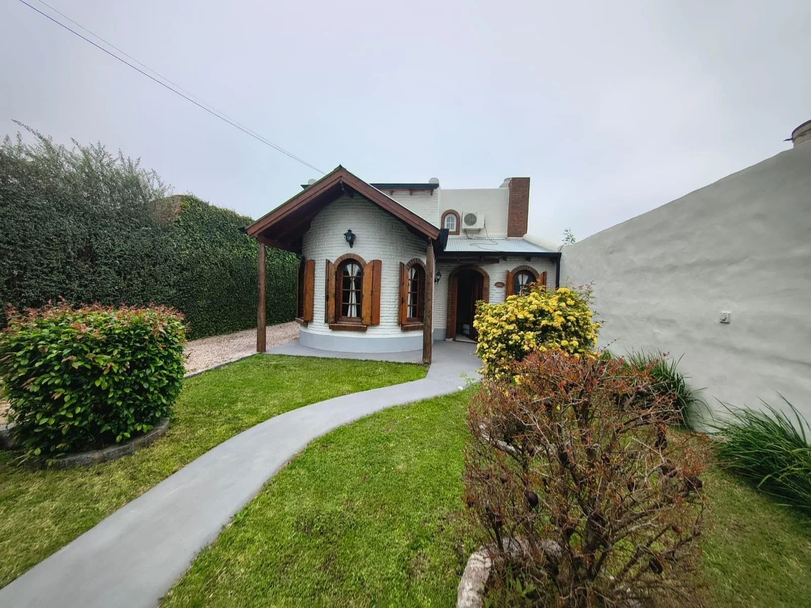 Casa en venta de 3 dormitorios c/ cochera en Coronel Suárez - Imagen 2