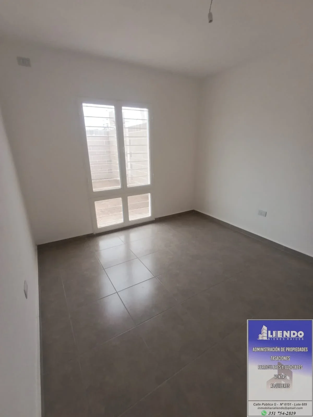 Casa en alquiler c/ cochera en Altos de Manantiales - Imagen 1