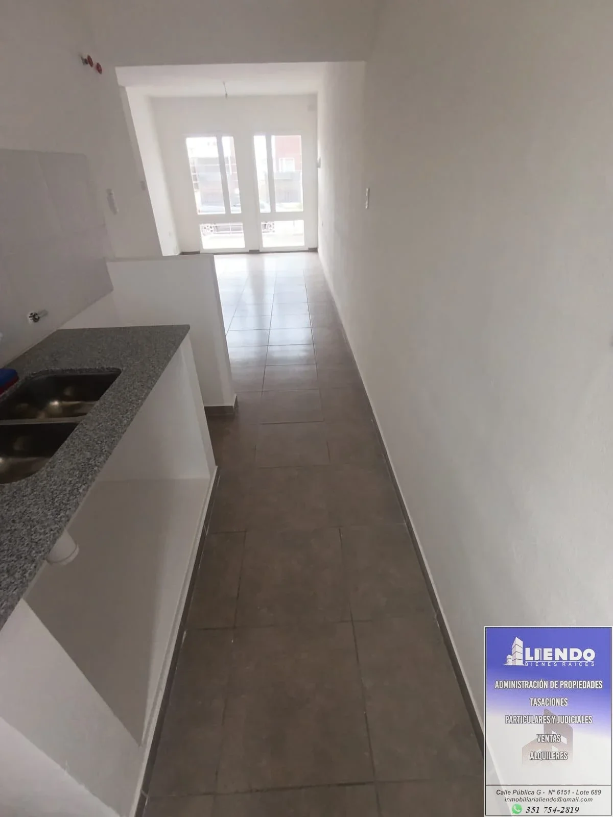 Casa en alquiler c/ cochera en Altos de Manantiales - Imagen 2