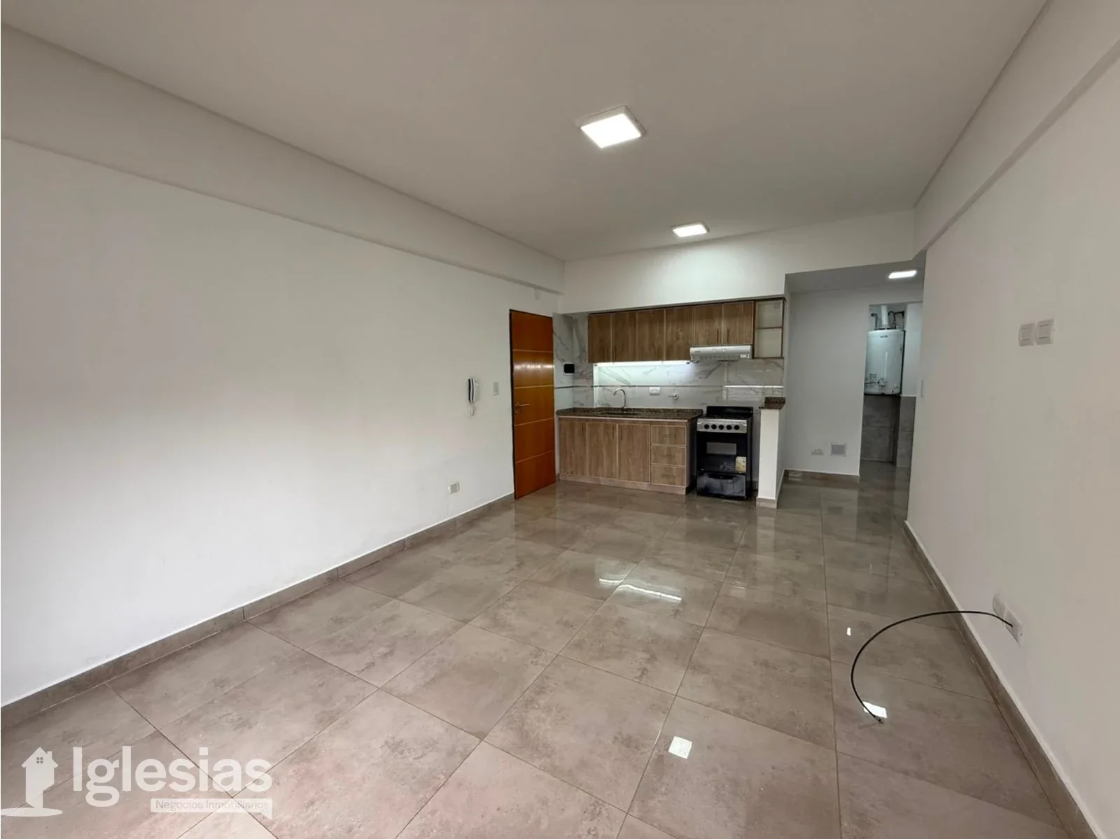 Departamento de dos ambientes en alquiler en Tapiales - Imagen 3