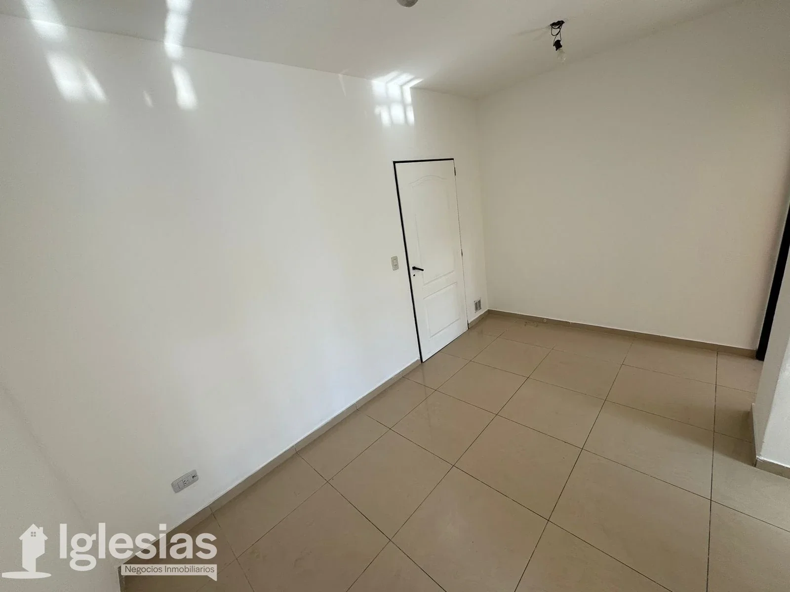 Departamento de dos ambientes en alquiler en La Tablada - Imagen 2