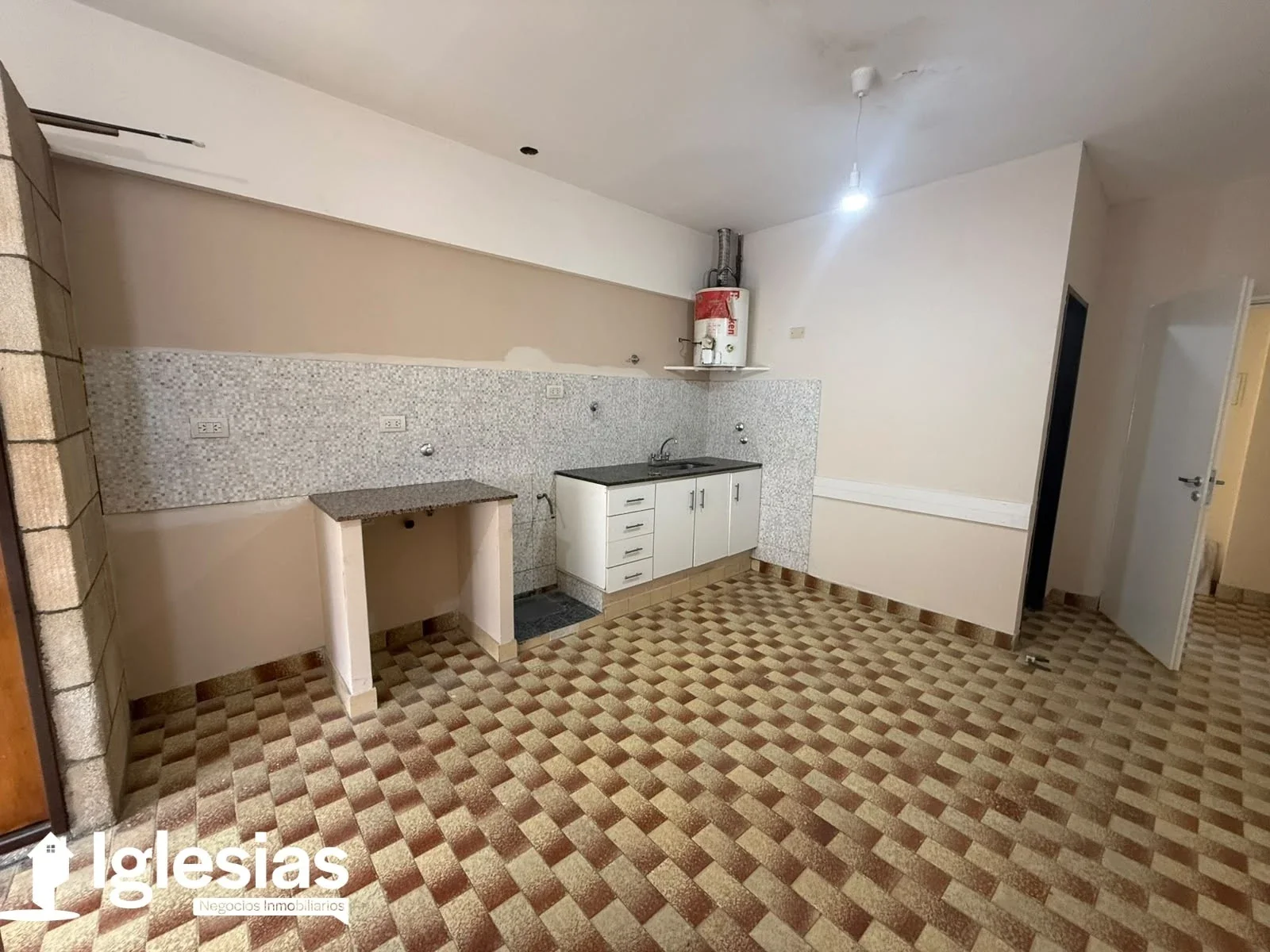 Departamento de un ambiente en alquiler en Tapiales - Imagen 2