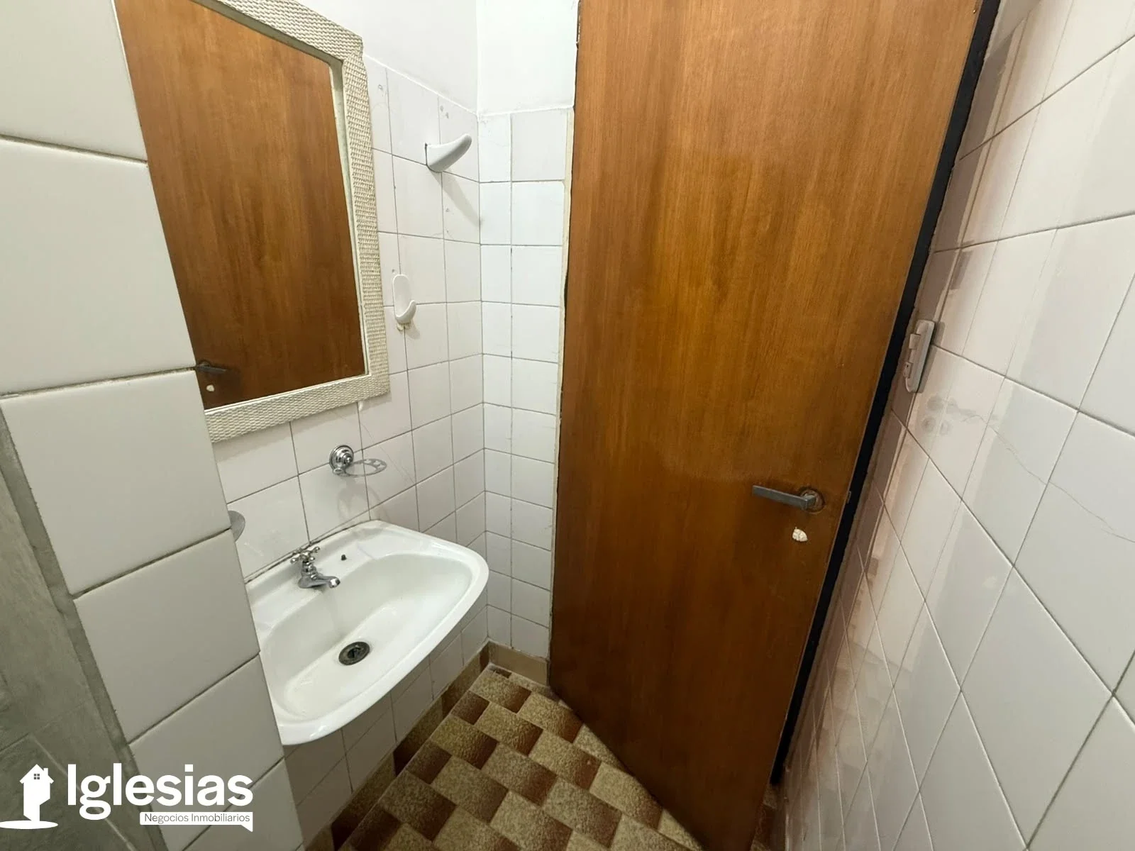 Departamento de un ambiente en alquiler en Tapiales - Imagen 4
