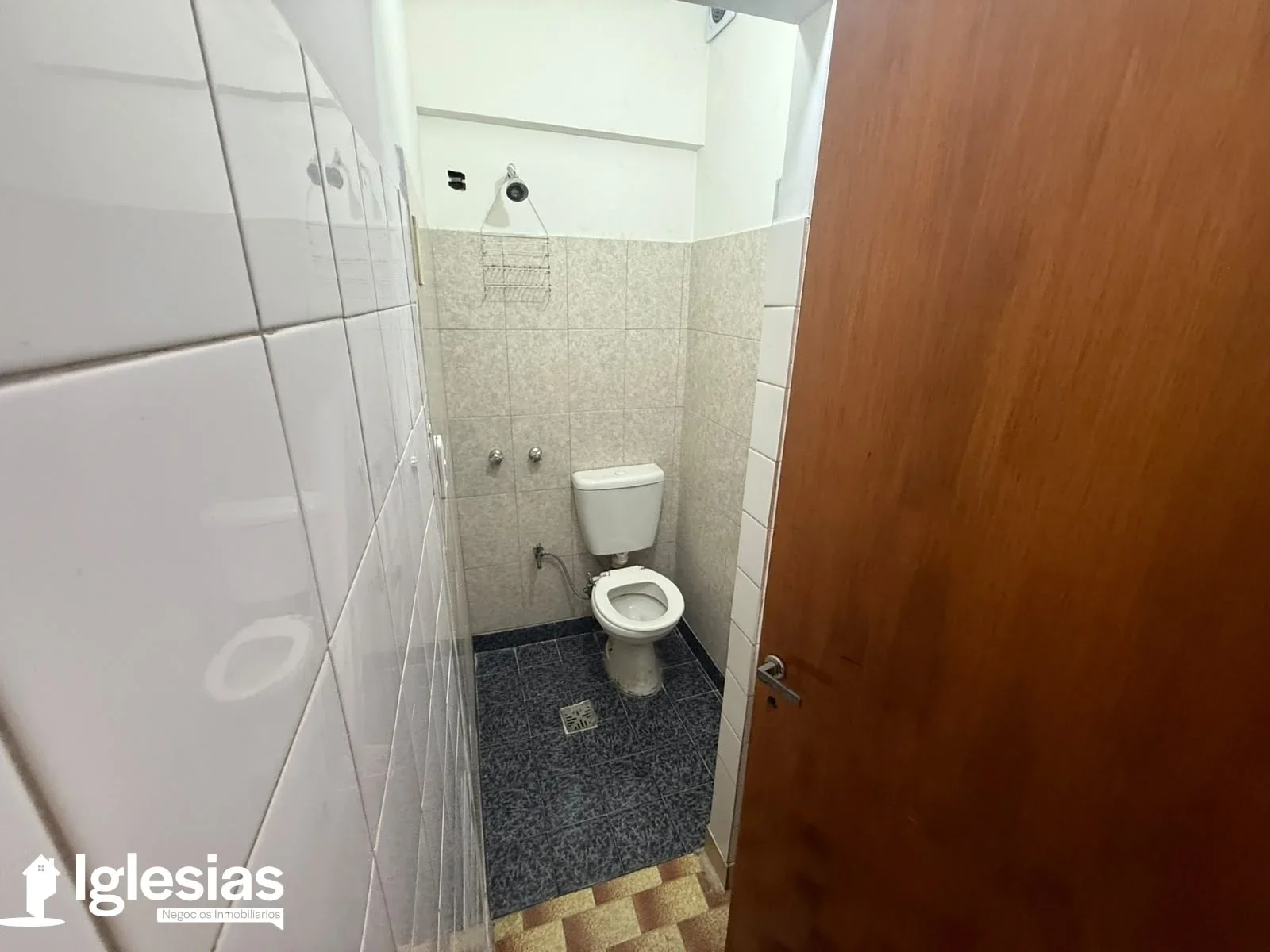Departamento de un ambiente en alquiler en Tapiales - Imagen 5