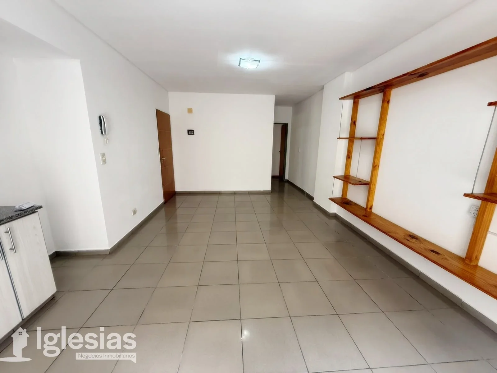 Departamento de 2 ambientes con patio en alquiler en Tapiales - Imagen 2