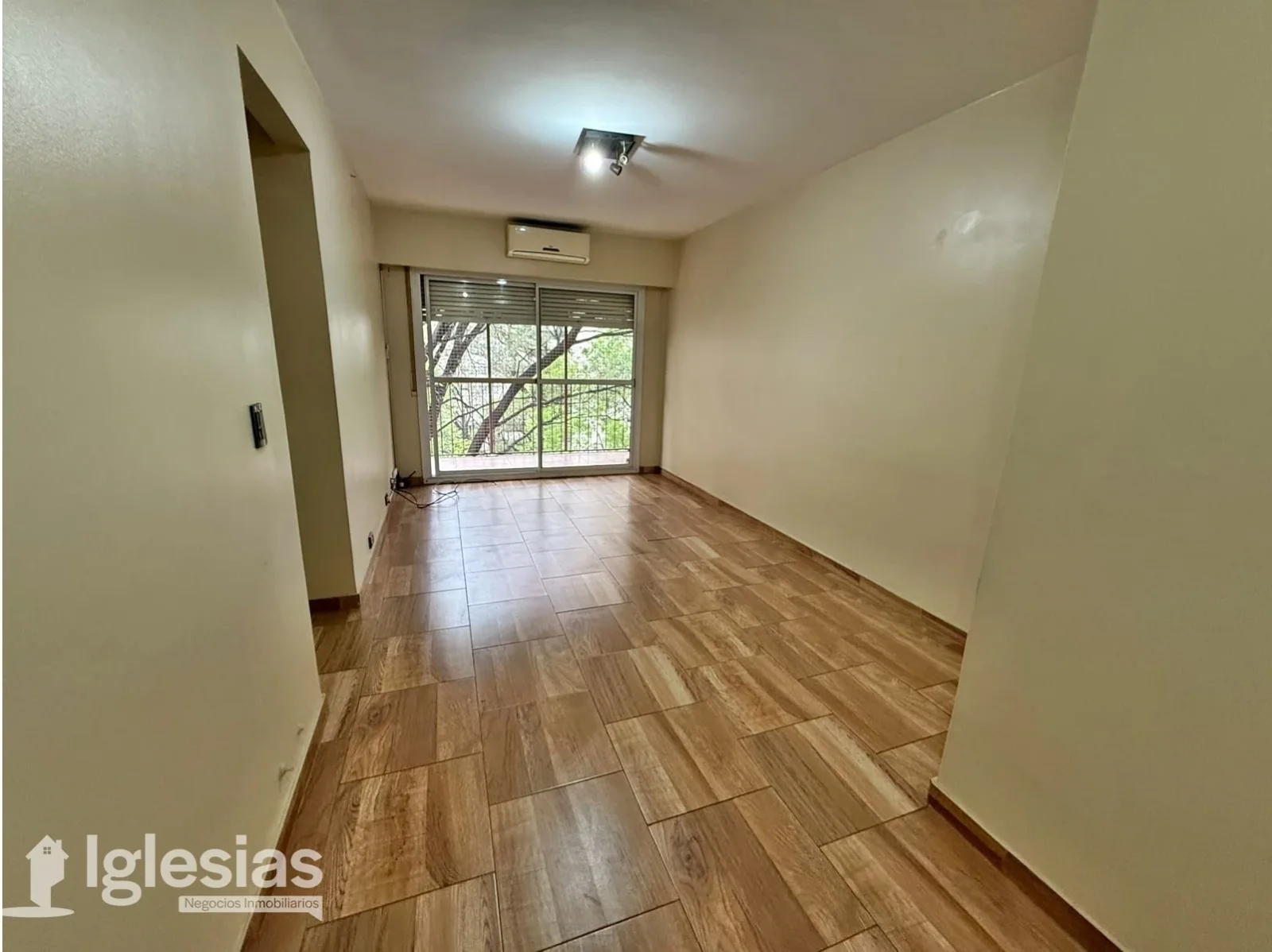 Departamento de 4 ambientes en alquiler en Barrio Autopista, Tapiales - Imagen 1