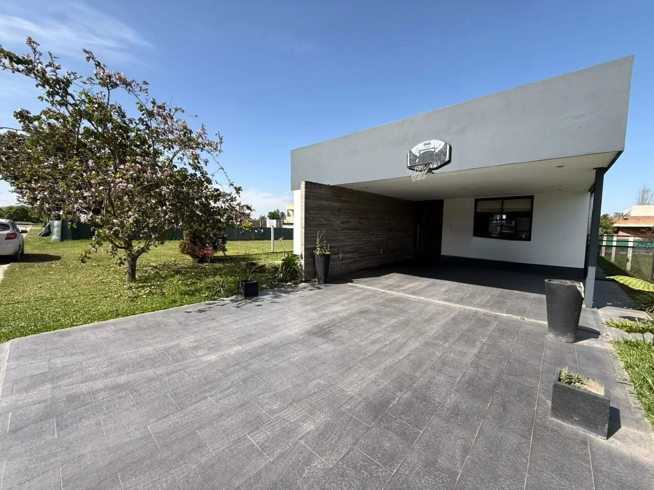 Casa en venta c/ cochera en Country Labradores I - Imagen 2