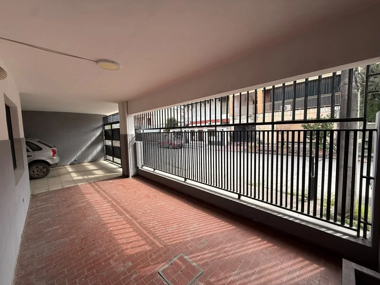 Casa en venta c/ cochera en Barrio Modelo - Imagen 2