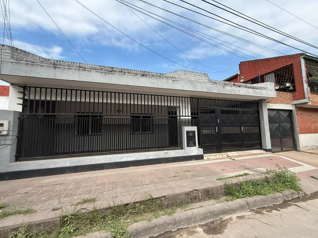 Casa en venta c/ cochera en Barrio Modelo - Imagen 1