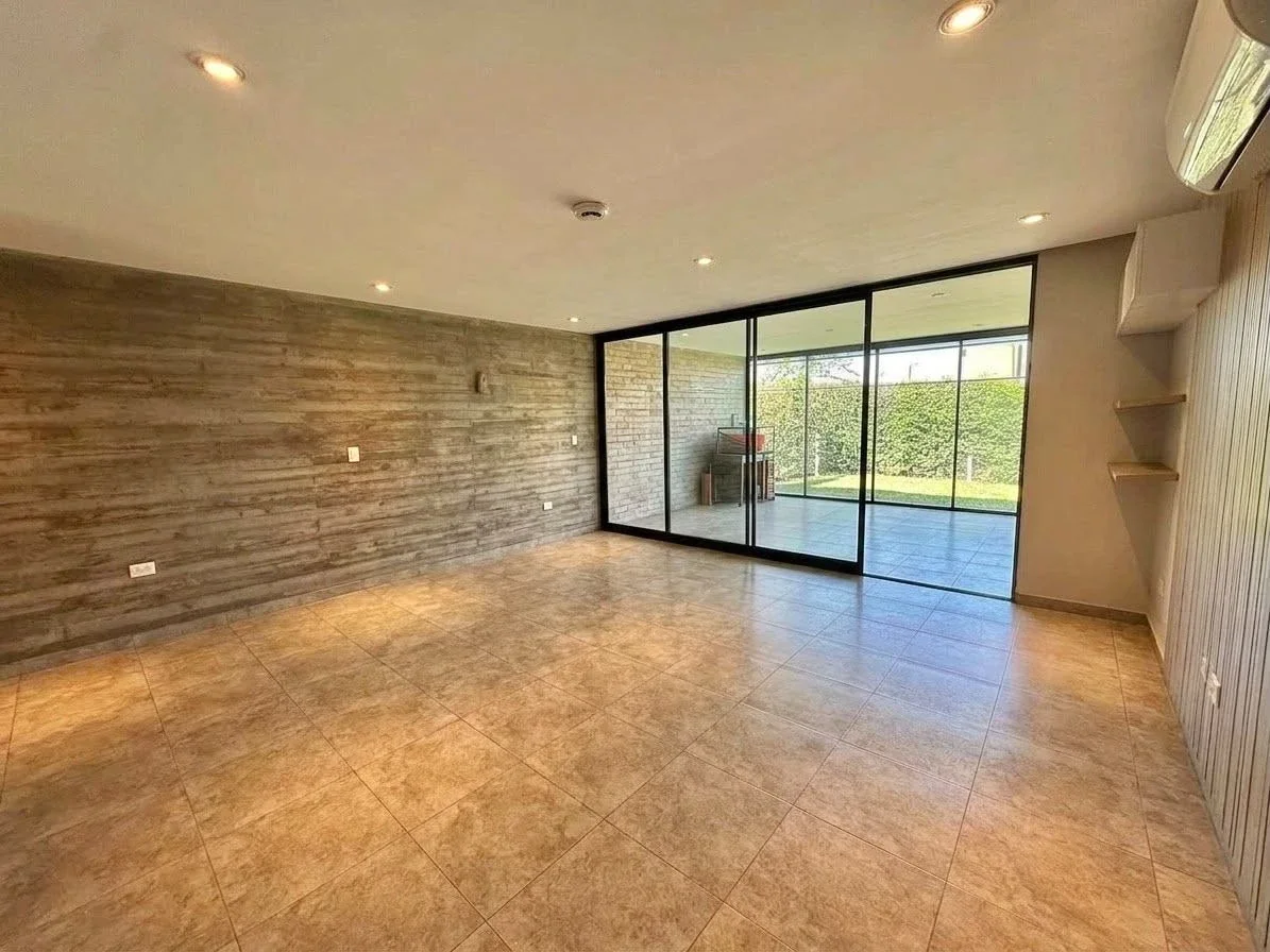 Casa en venta c/ cochera en Country Labradores I - Imagen 3