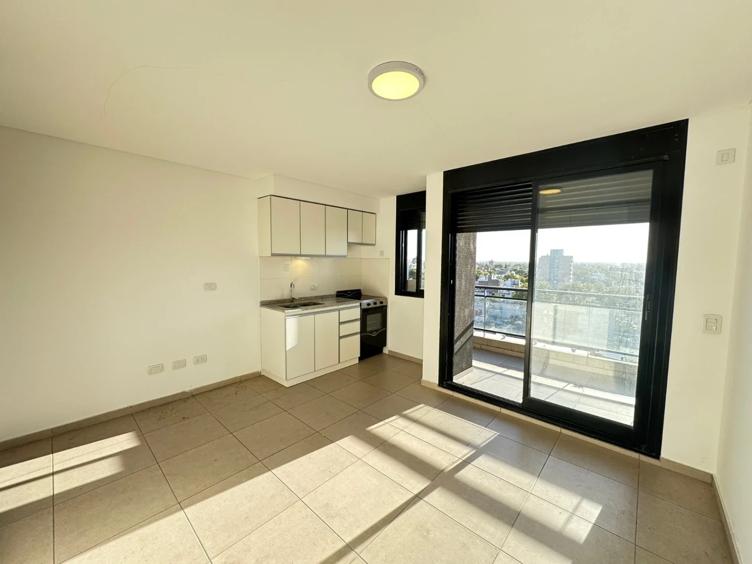 1 dormitorio en alquiler con terraza exclusiva - Imagen 1