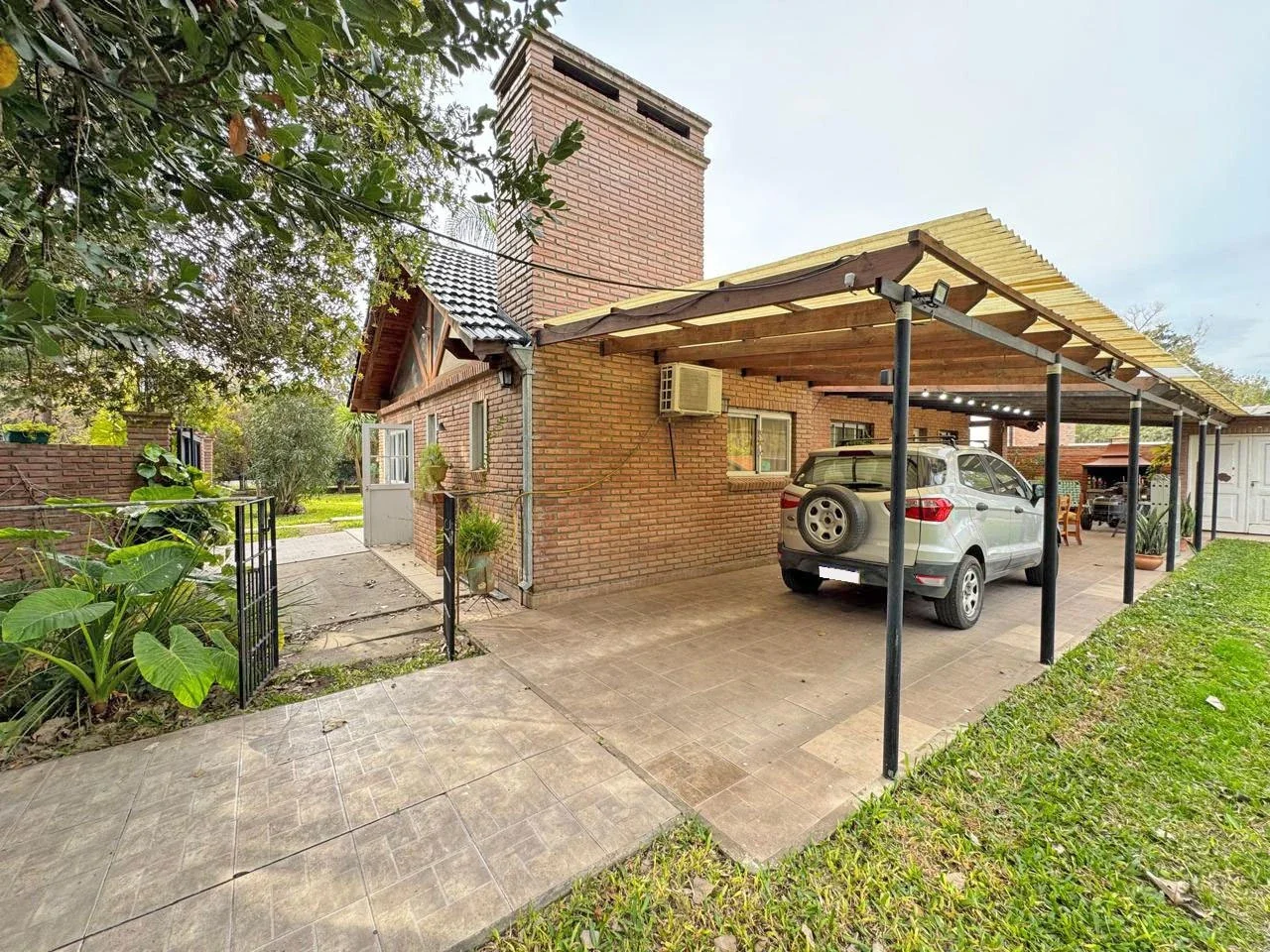 Casa de 3 dormitorios en venta c/ cochera en Funes - Imagen 2