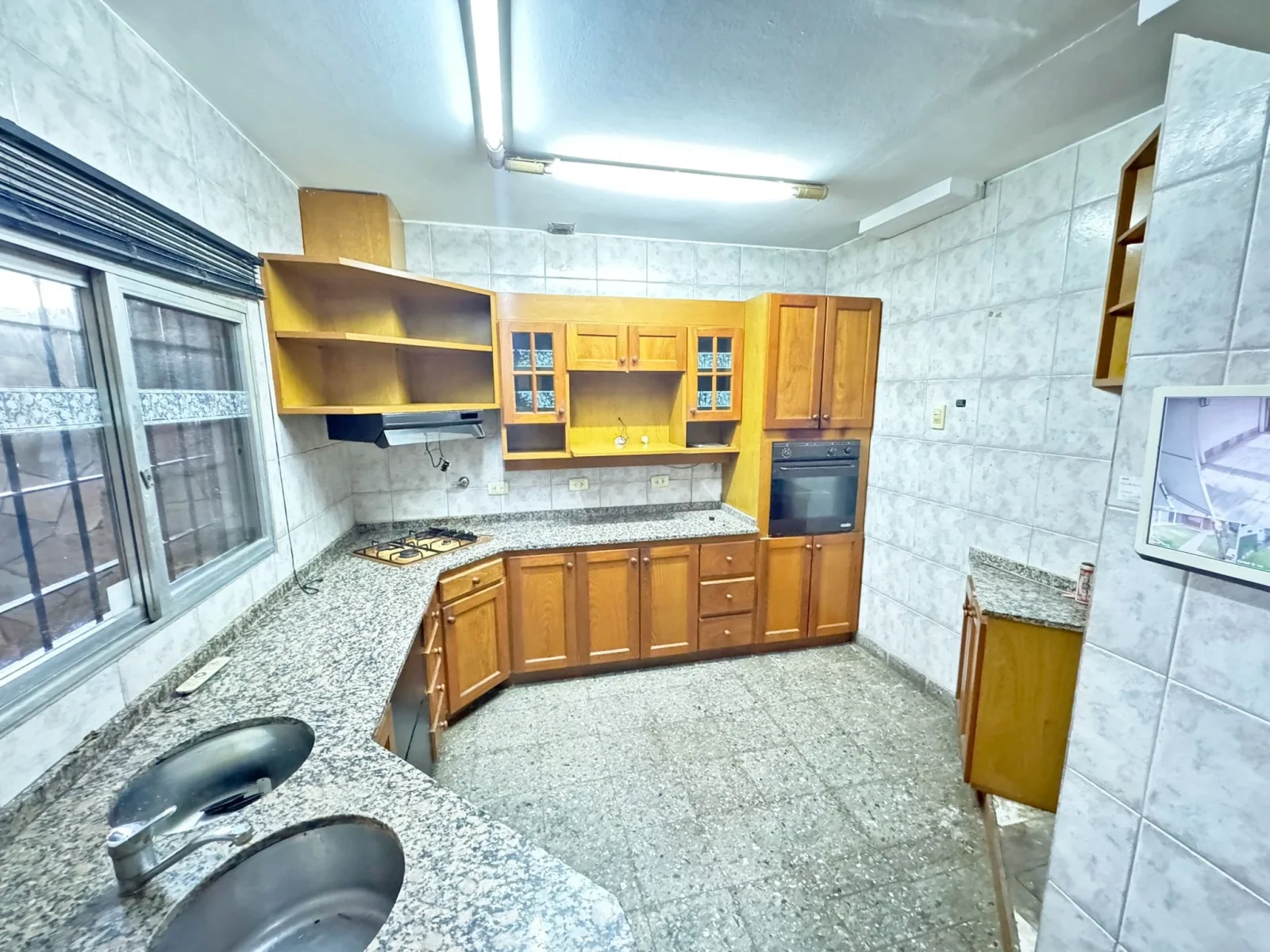 Casa de 4 dormitorios en venta c/ cochera en Alberdi - Imagen 2