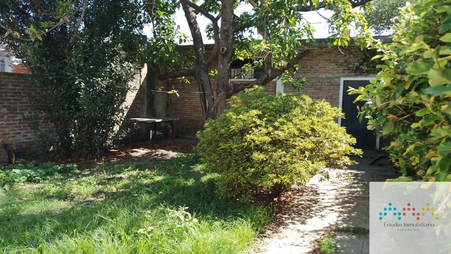 Casa en alquiler de 2 dormitorios c/ cochera en Lanús Este - Imagen 2
