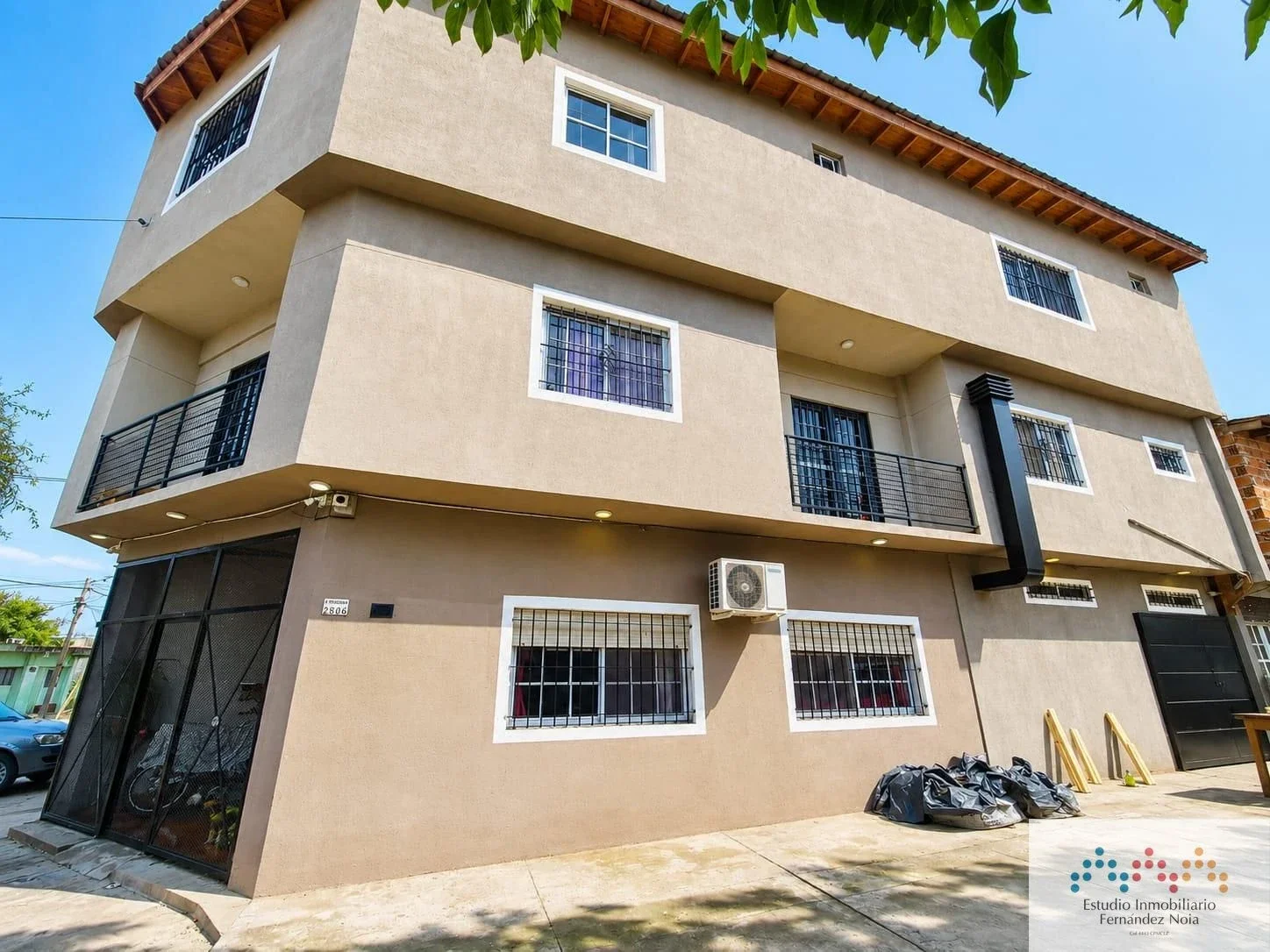 Casa en venta c/ cochera en Berazategui - Imagen 2