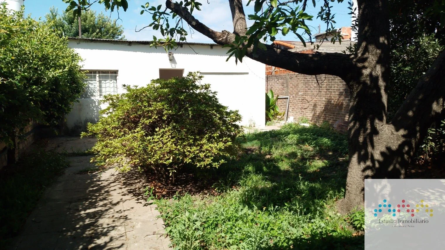 Casa en alquiler de 2 dormitorios c/ cochera en Lanús Este - Imagen 1