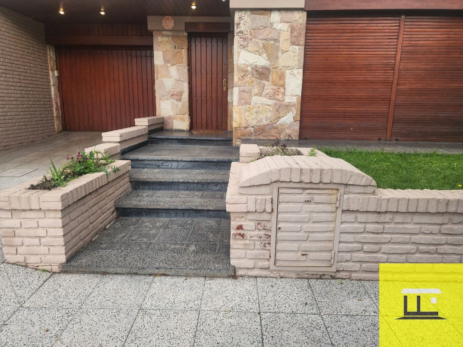 Casa en venta c/ cochera en Balcarce - Imagen 1