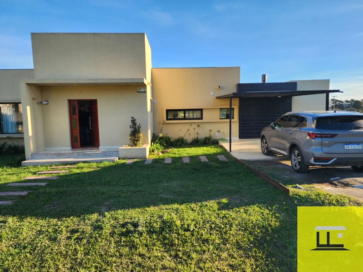 Casa en venta c/ cochera en Balcarce - Imagen 1