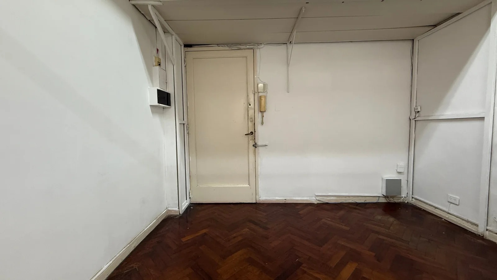 Oficina  de 19,66 m2 Dividida Aire acondicionado ventilador de techo MUY BUEN ESTADO - Imagen 4