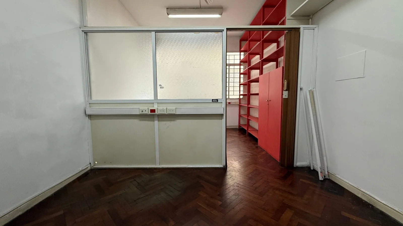 Oficina de 19,66 m2 Dividida Aire acondicionado ventilador de techo MUY BUEN ESTADO - Imagen 1