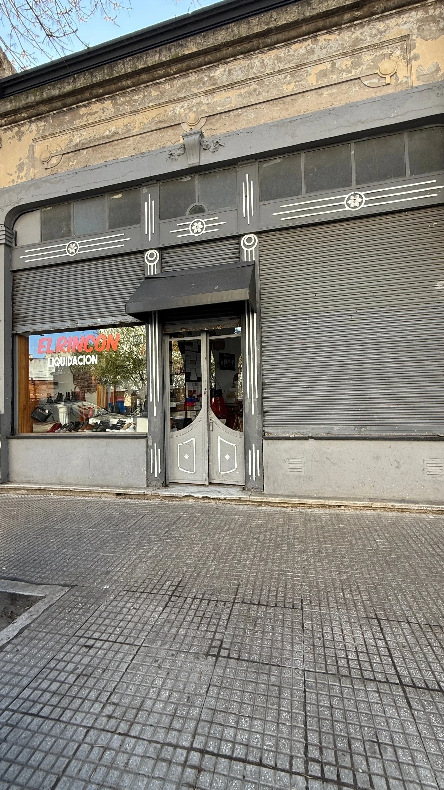 Local  CON GAS Ideal gastronomia, 35 m2 aprox + Habitacion 11 m2, Patio y Baño - Imagen 2