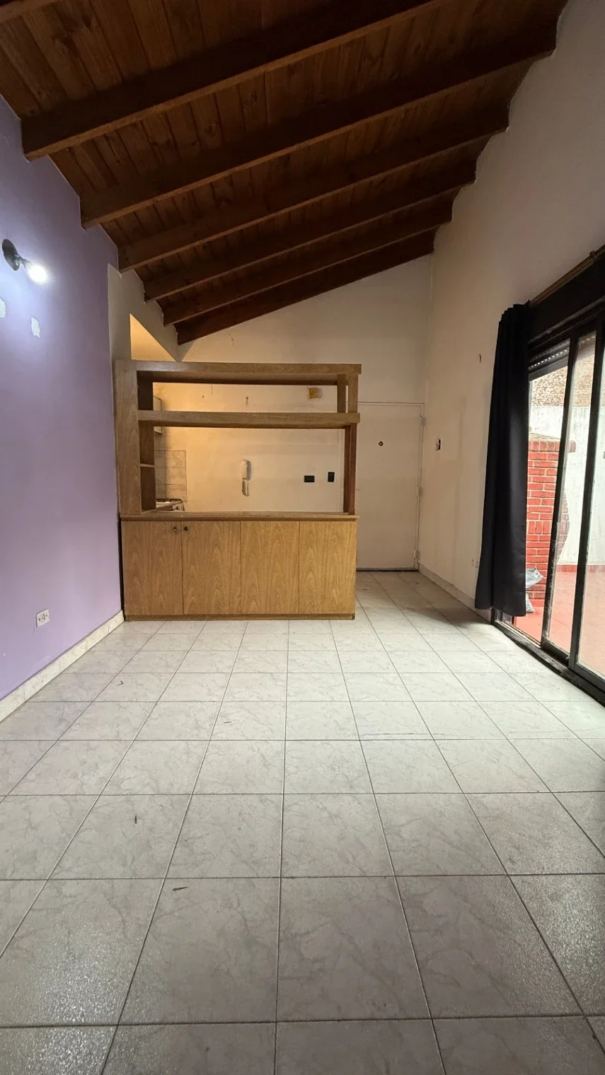 Departamento Tipo PH 2 Amb Patio Lavadero 1° Piso x escalera bajas Expensas ! - Imagen 2