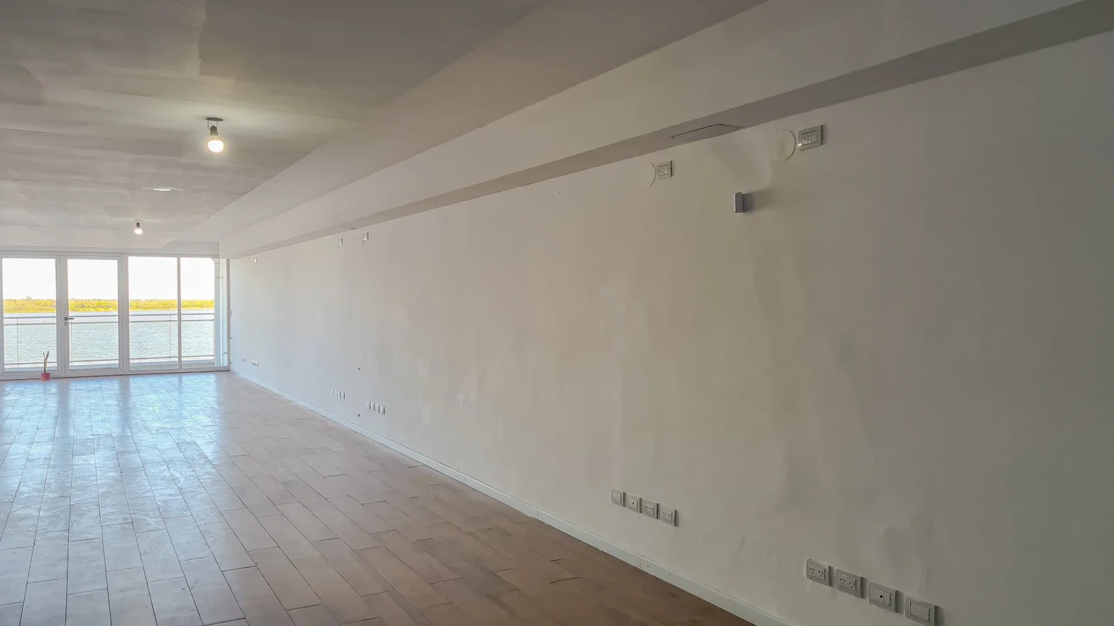 ALQUILER OFICINA CON VISTA AL RIO DE 170m2 EN PUERTO NORTE - Imagen 4