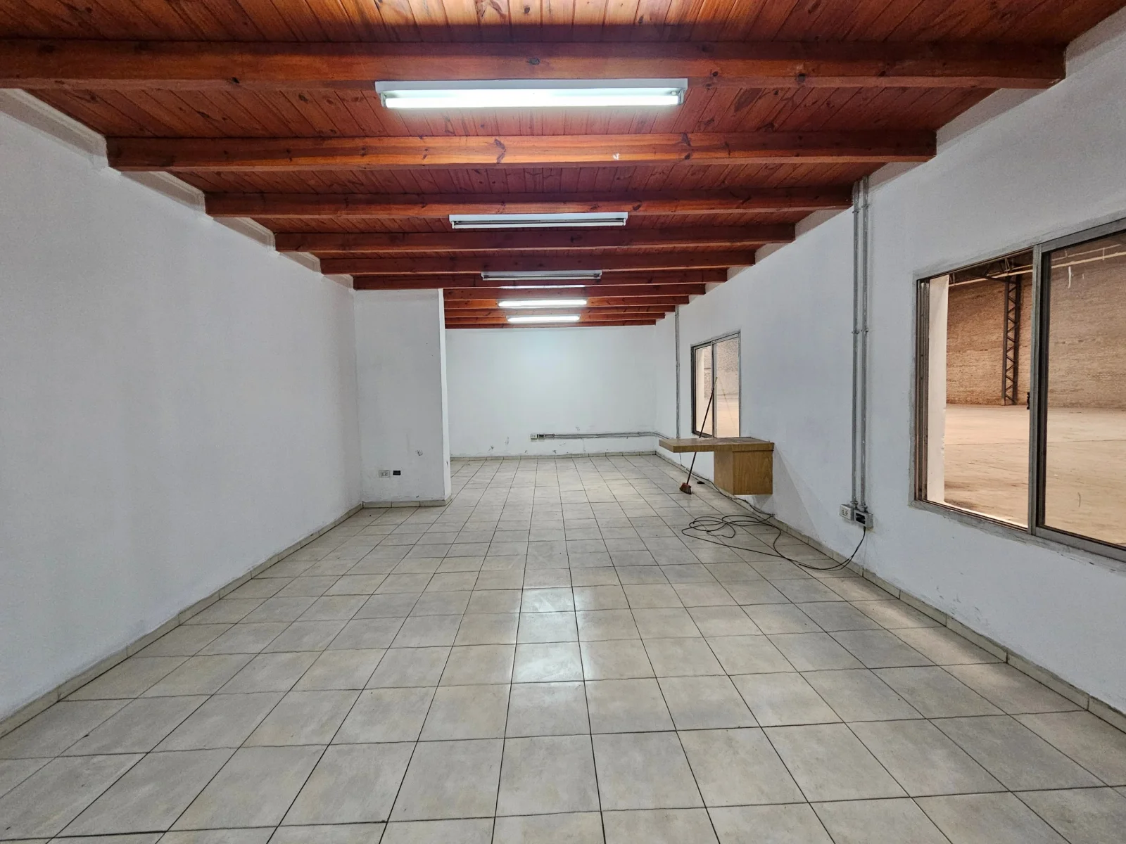 GALPÓN LOGISTICO DE 1.500 M2 EN ALQUILER - Imagen 4