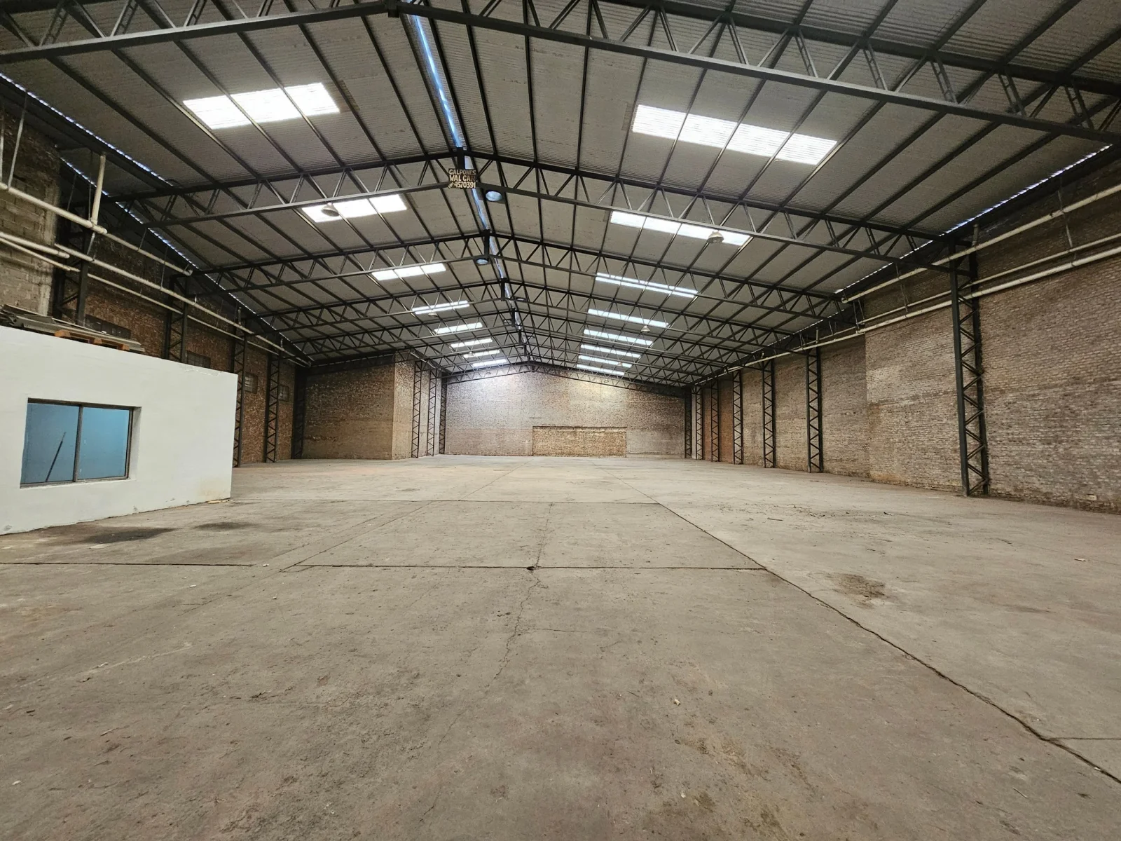GALPÓN LOGISTICO DE 1.500 M2 EN ALQUILER - Imagen 1