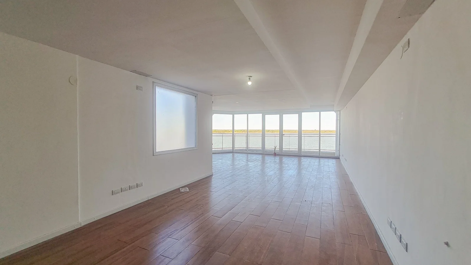 ALQUILER OFICINA CON VISTA AL RIO DE 170m2 EN PUERTO NORTE - Imagen 2