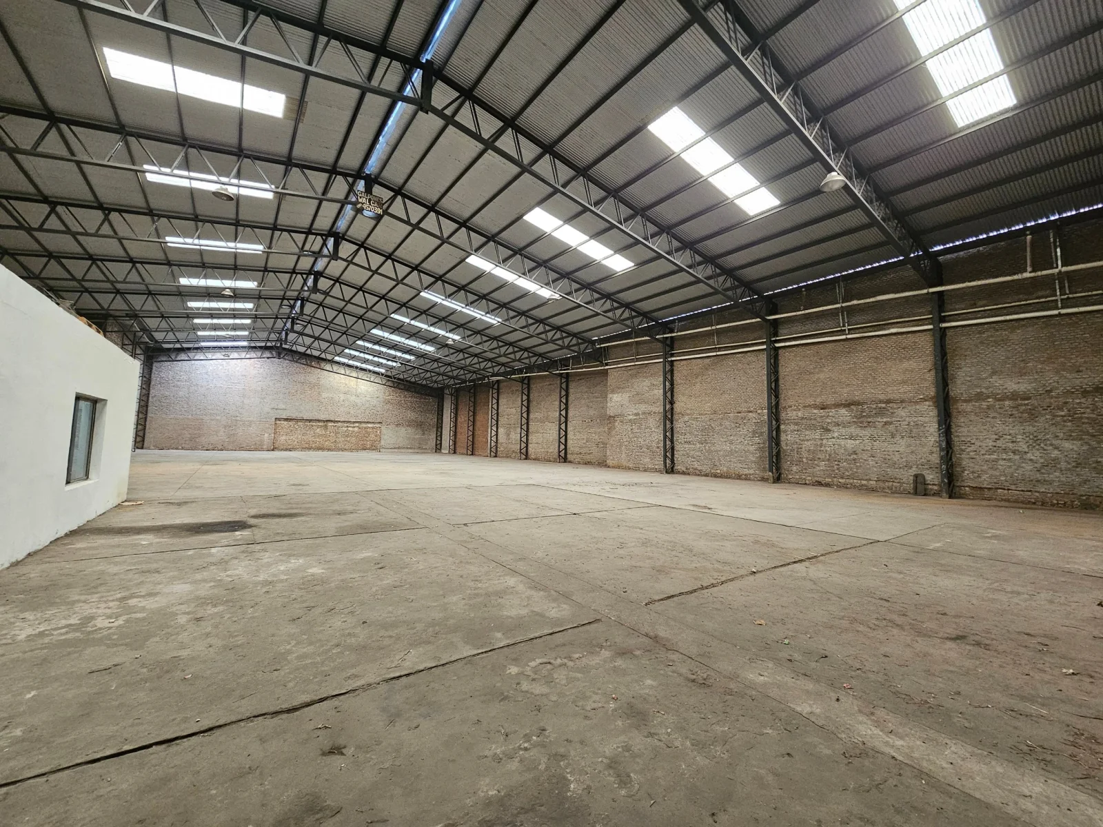 GALPÓN LOGISTICO DE 1.500 M2 EN ALQUILER - Imagen 2