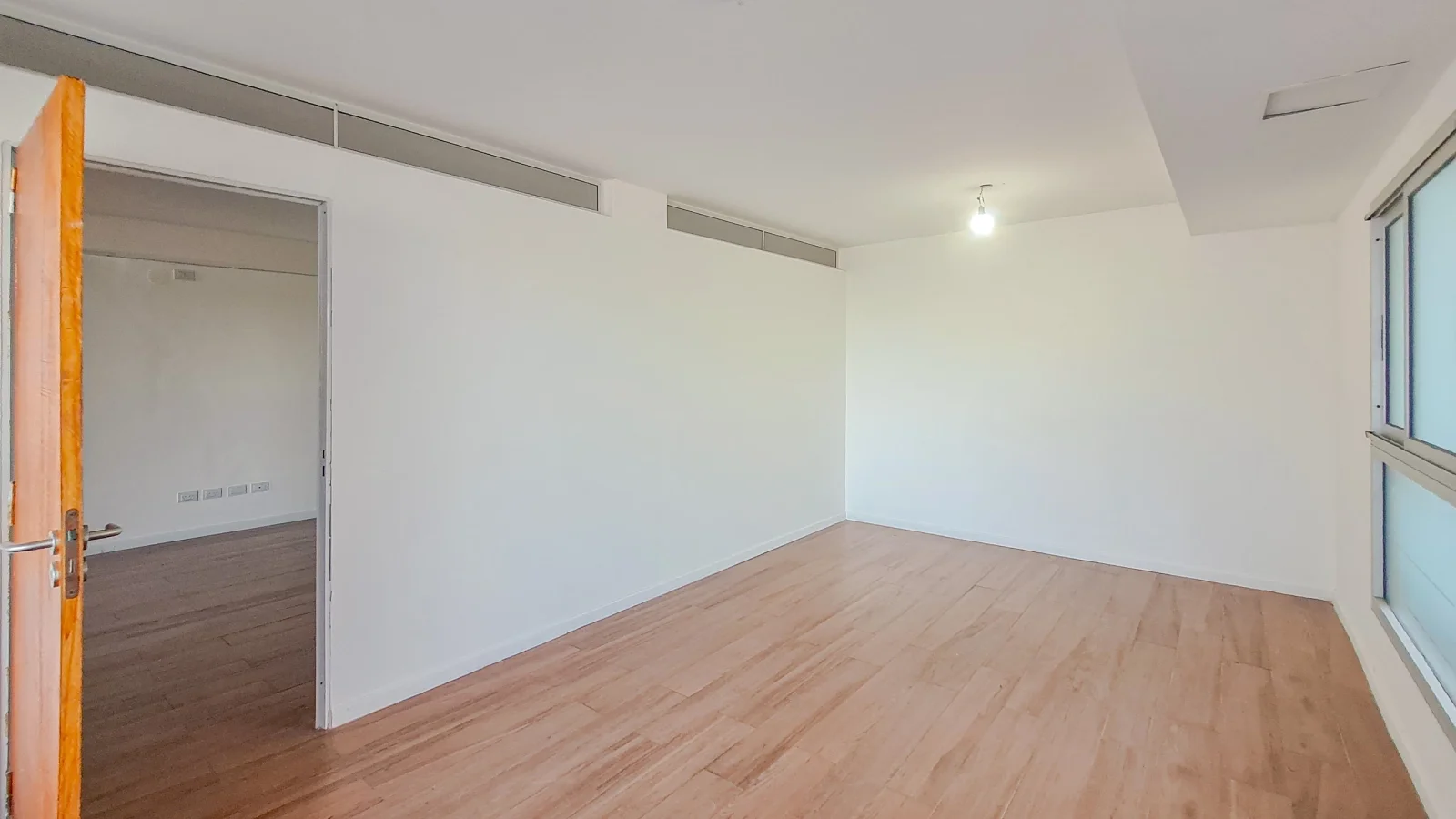 ALQUILER OFICINA CON VISTA AL RIO DE 170m2 EN PUERTO NORTE - Imagen 5