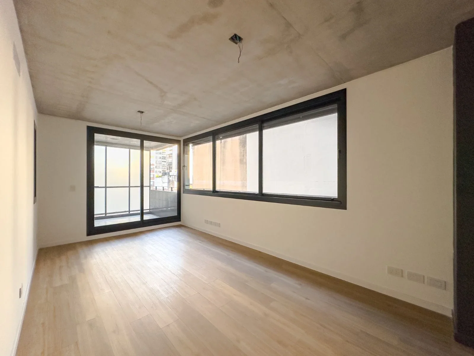 DEPARTAMENTO MONOAMBIENTE CON PARRILLERO EN ALQUILER EN 9 DE JULIO Y CORRIENTES - Imagen 2
