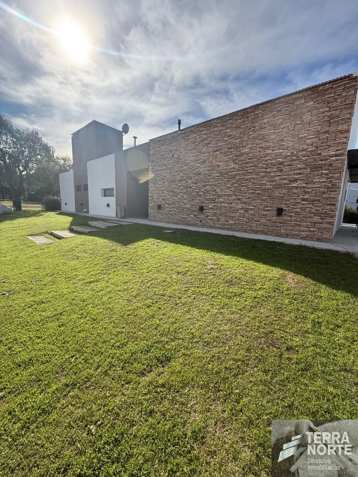 Casa en alquiler c/ cochera . “ Valle del Golf” - Imagen 3
