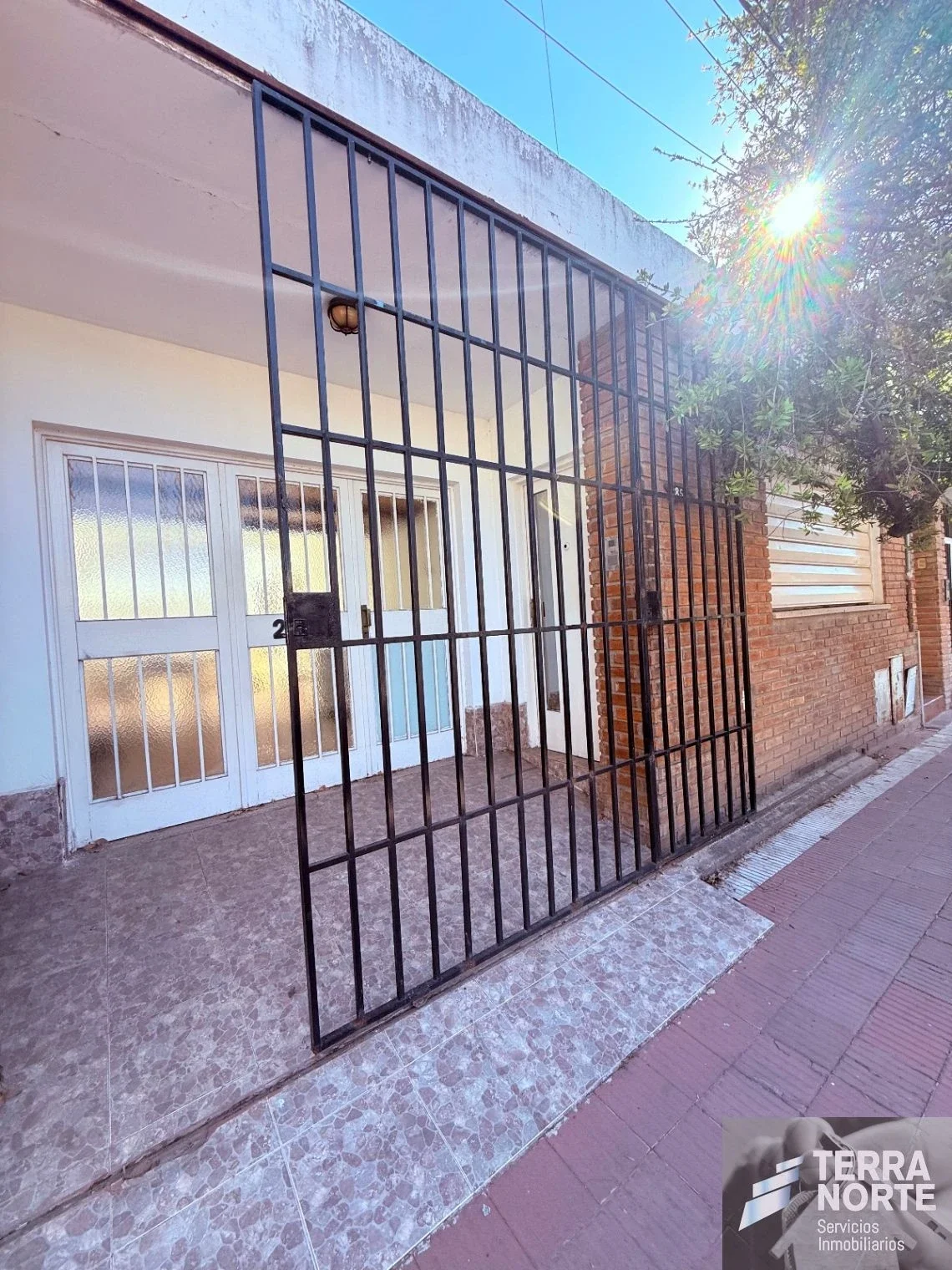 Casa en alquiler c/ cochera en Los Paraísos - Imagen 1