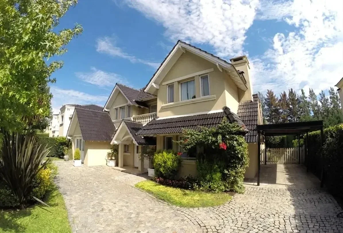 Impresionante Casa en alquiler en Haras del Pilar - Imagen 1
