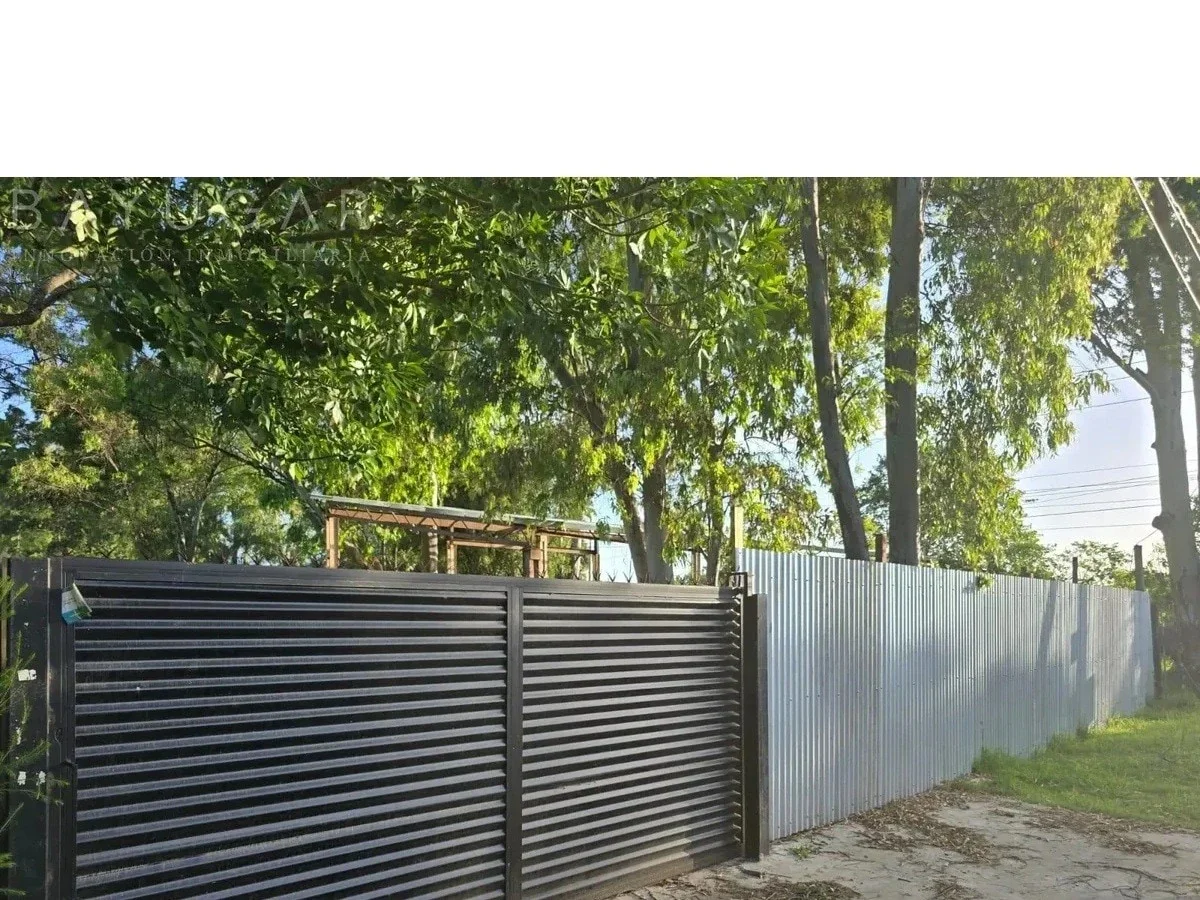Lote en esquina con mejoras en  Eco Islandia con posibilidad de financiar - Imagen 2