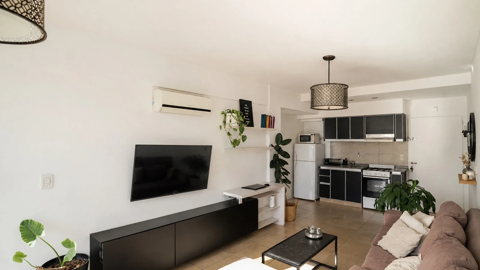 DEPARTAMENTO 2 AMB EQUIPADO - CON COCHERA DESCUBIERTA Y BALCON - SUM Y PISCINA - Imagen 4
