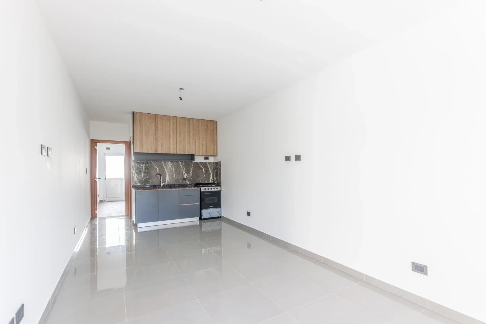 DEPARTAMENTO 2 AMB -  1° PISO AL FRENTE - CON BALCON - ENTREGA INMEDIATA - Imagen 3