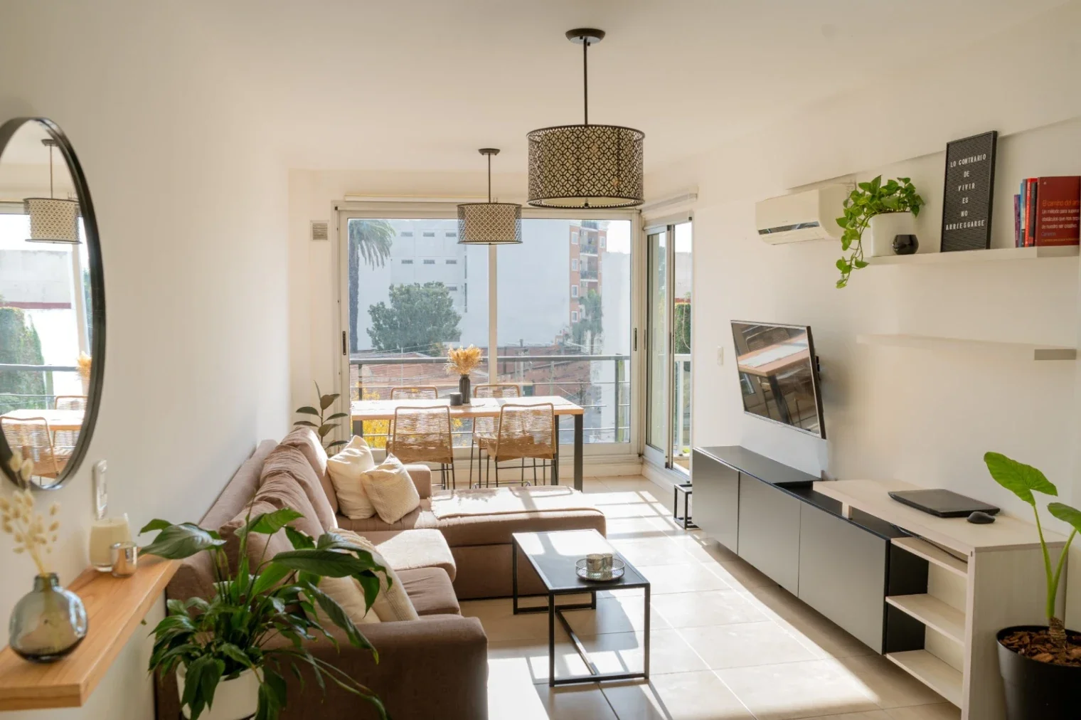 DEPARTAMENTO 2 AMB EQUIPADO - CON COCHERA DESCUBIERTA Y BALCON - SUM Y PISCINA - Imagen 2