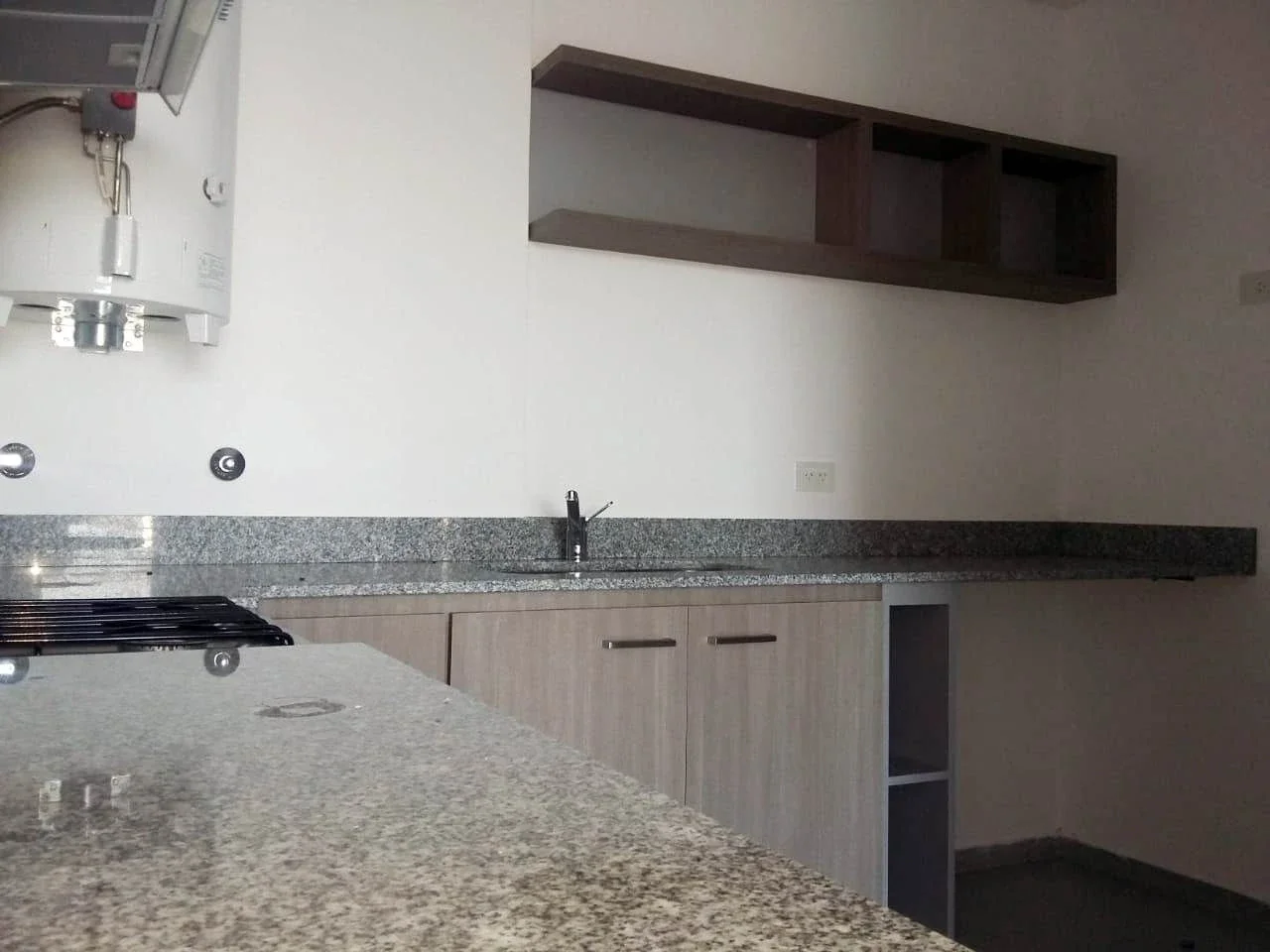 DEPARTAMENTO 2 AMB CON BALCON - AL FRENTE - COCHERAS OPCIONALES - Imagen 5