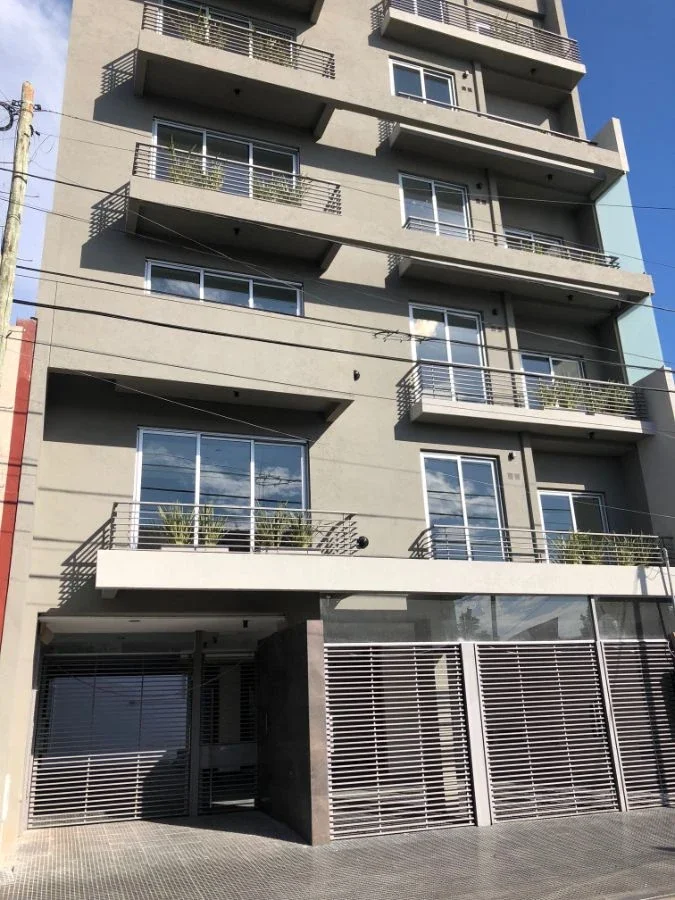 DEPARTAMENTO 2 AMB CON BALCON - AL FRENTE - COCHERAS OPCIONALES - Imagen 1