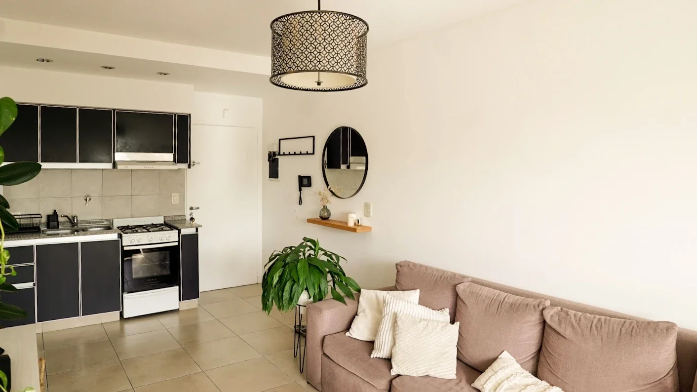 DEPARTAMENTO 2 AMB EQUIPADO - CON COCHERA DESCUBIERTA Y BALCON - SUM Y PISCINA - Imagen 3