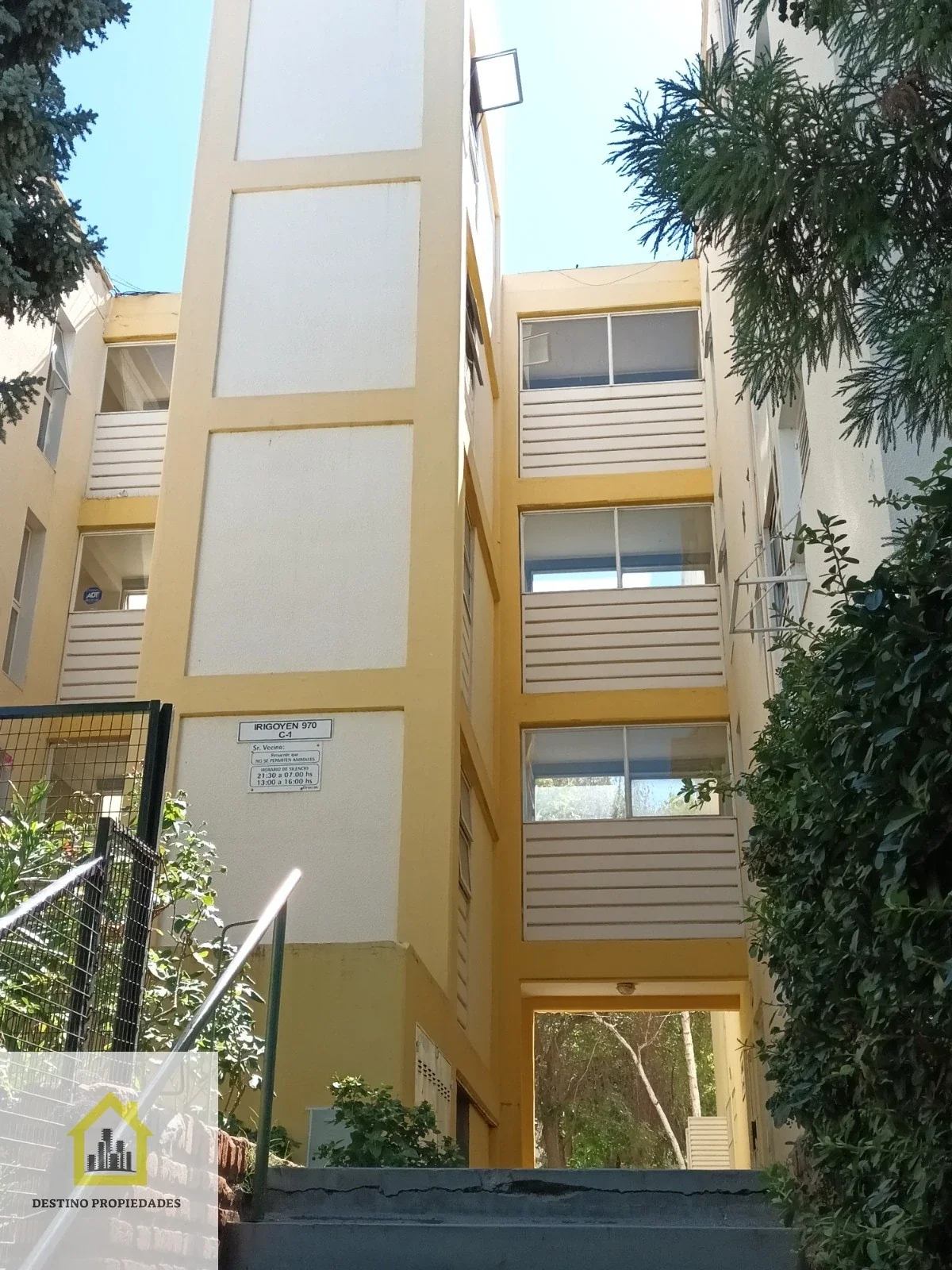 Alquiler departamento 3 dormitorios c/ cochera en Neuquén - Imagen 2