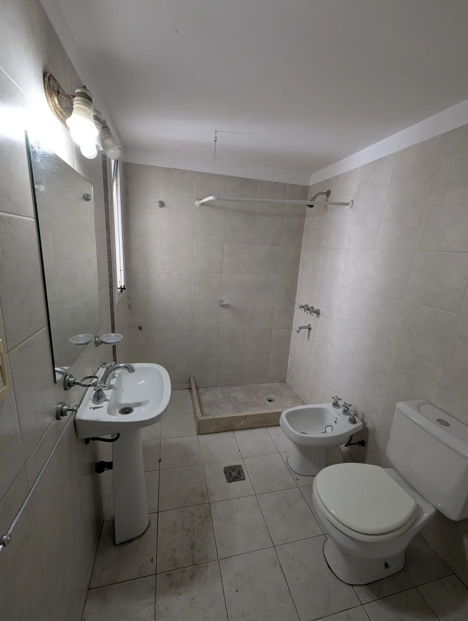 Departamento en alquiler c/ cochera en Godoy Cruz - Imagen 5