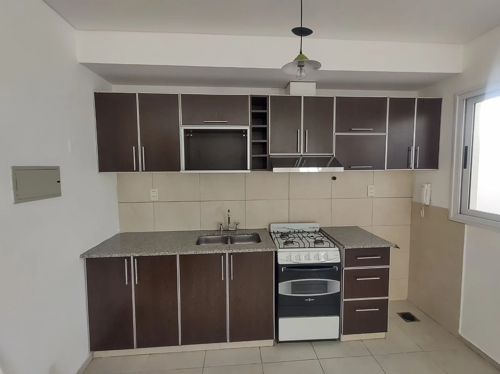 Departamento en alquiler c/ cochera en Godoy Cruz - Imagen 2