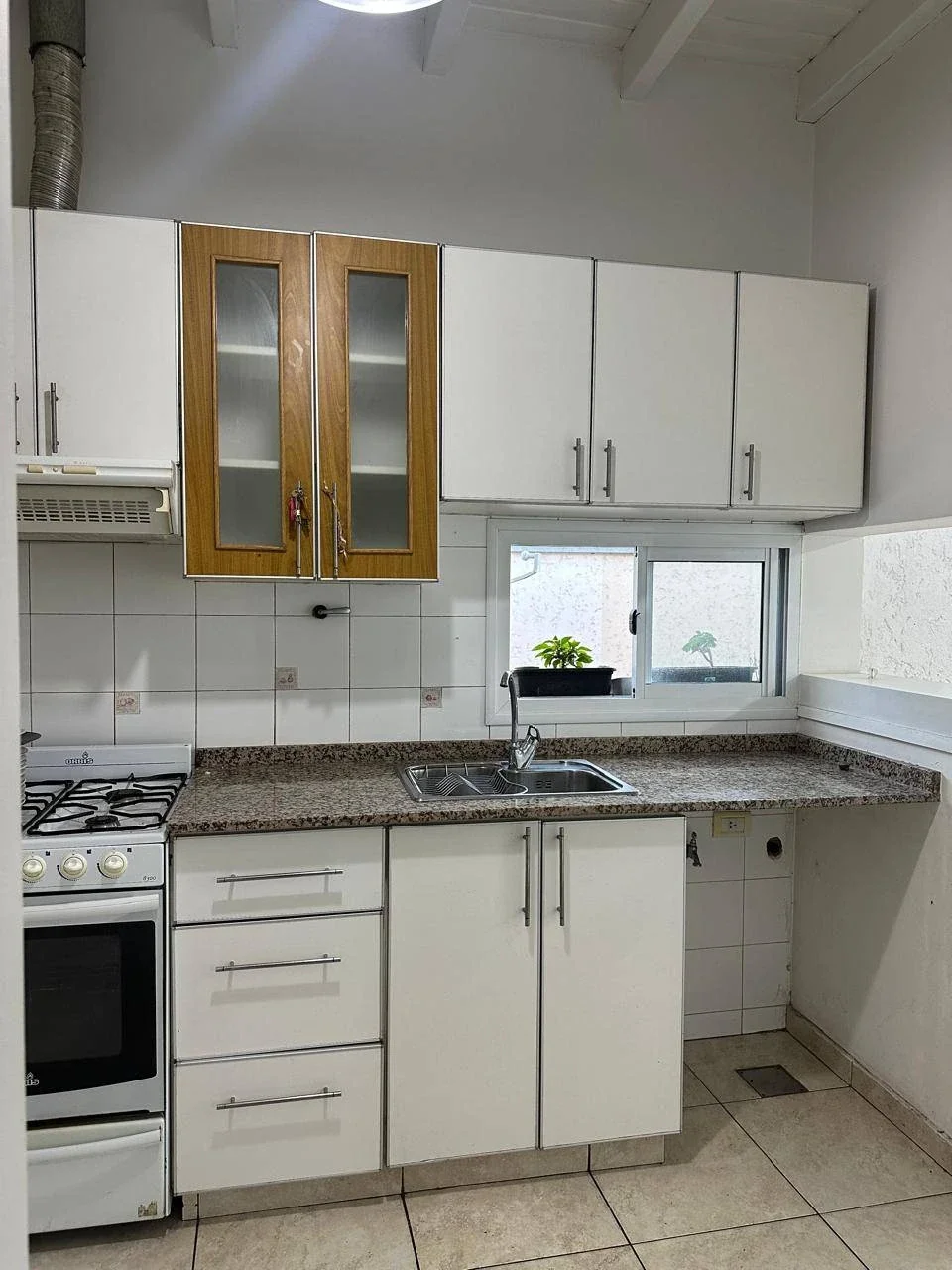 Departamento de dos dormitorios, en alquiler en Godoy Cruz - Imagen 2