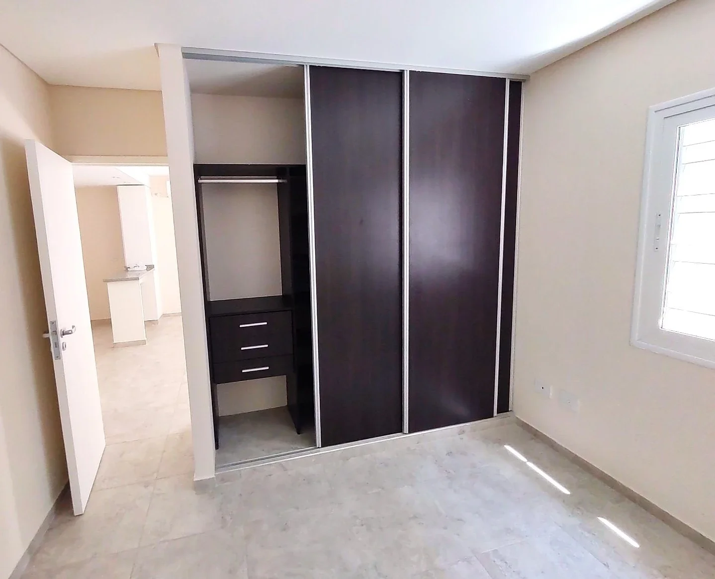 Departamento en alquiler c/ cochera en Godoy Cruz - Imagen 3