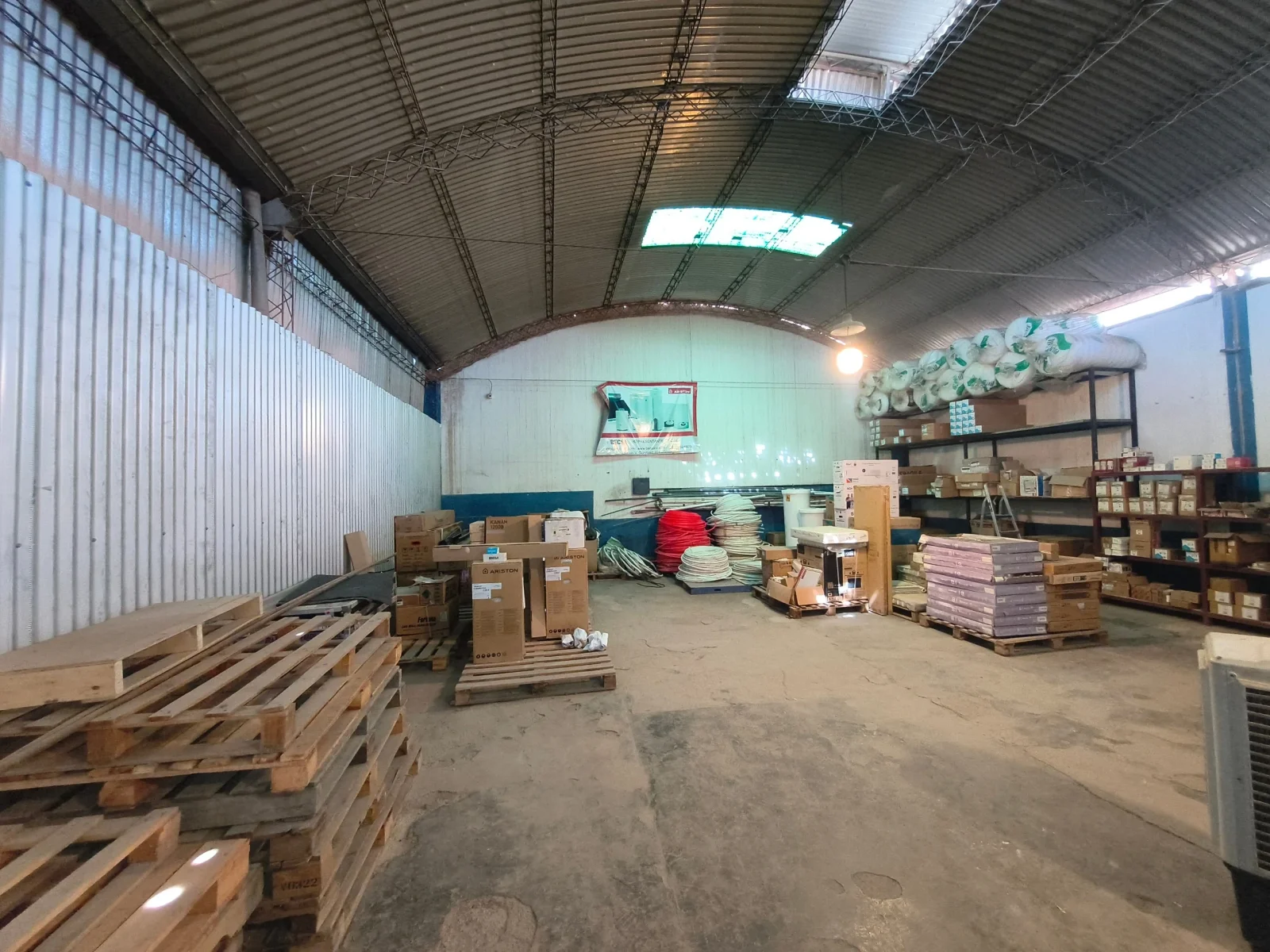 Galpón con Local Comercial y Oficinas, en alquiler, Dorrego, Guaymallén - Imagen 1