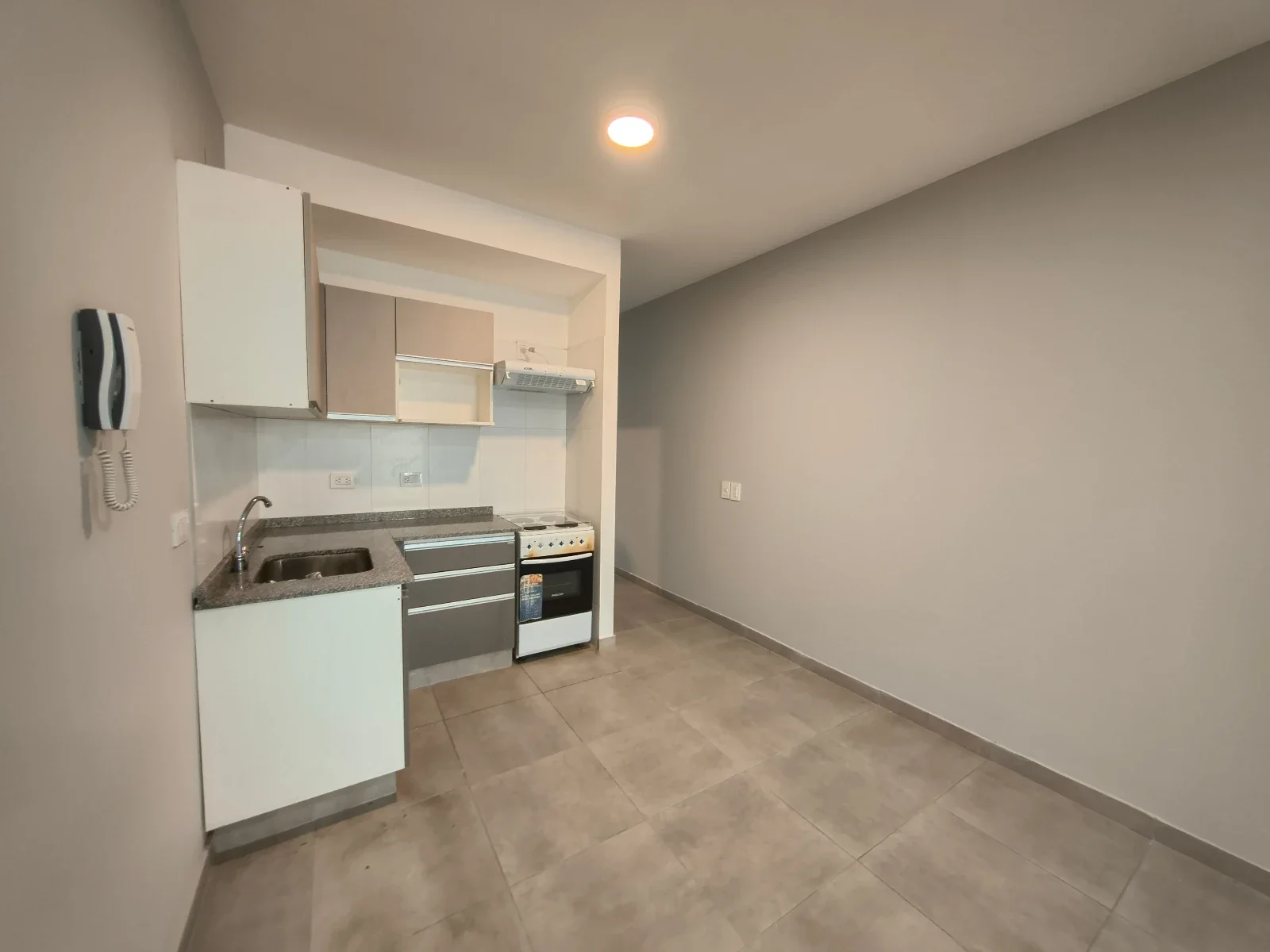 Departamento en alquiler c/ cochera en Godoy Cruz - Imagen 2